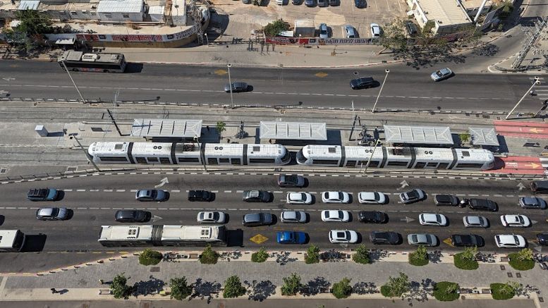 הרכבת הקלה סמוך לב.ס.ר סיטי פתח תקווה